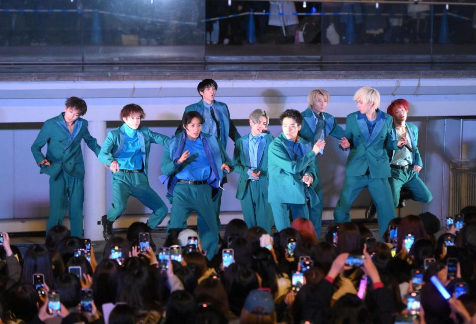 　メジャーデビューに向けて軽やかなダンスを披露するＳＵＰＥＲ★ＤＲＡＧＯＮ（撮影・堀内翔）