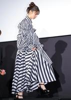 　ロングドレスで登場した齋藤飛鳥（撮影・吉澤敬太）