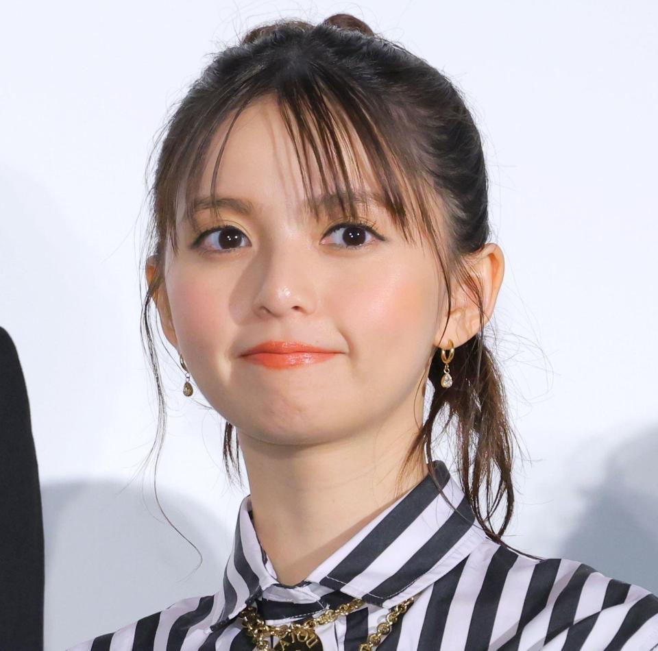 　ほほえむ齋藤飛鳥（撮影・吉澤敬太）