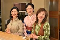 　「おしゃべり小料理ゆみこ」の収録を行った（左から）アンミカ、有働由美子、羽野晶紀
