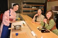 　「おしゃべり小料理ゆみこ」の収録を行った（左から）有働由美子、アンミカ、羽野晶紀