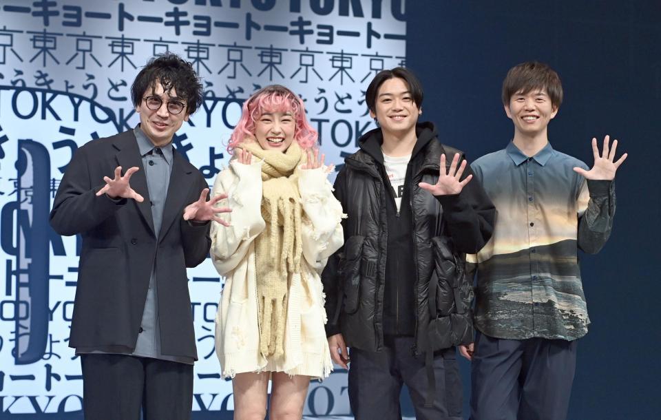 　（左から）劇作家の山本卓卓氏、清水くるみ、高木雄也、演出・美術の杉原邦生氏（撮影・園田高夫）