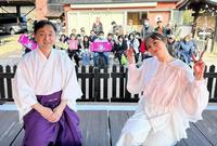 　ライブイベントを行ったｅｒｉｃａ（右）