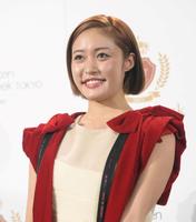 　フォトセッションに登場した王林