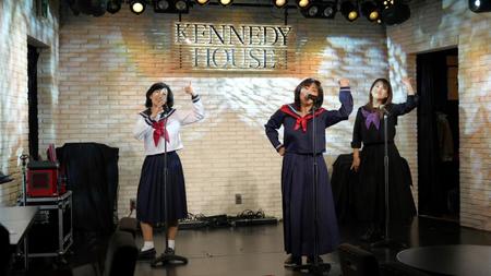 　「アイドルナイト」に登場した（左から）木元ゆうこ、松本明子、小林千絵