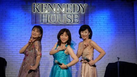 　「アイドルナイト」に登場した（左から）小林千絵、松本明子、木元ゆうこ