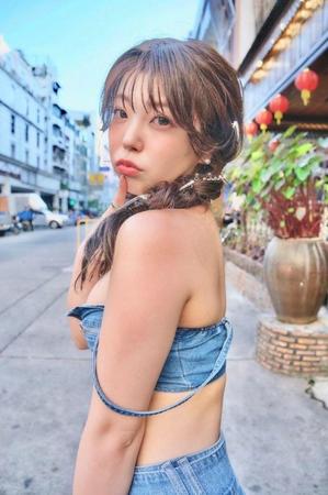 　１ｓｔ写真集でキュートなポーズを取るバーレスク東京トップダンサー・もも