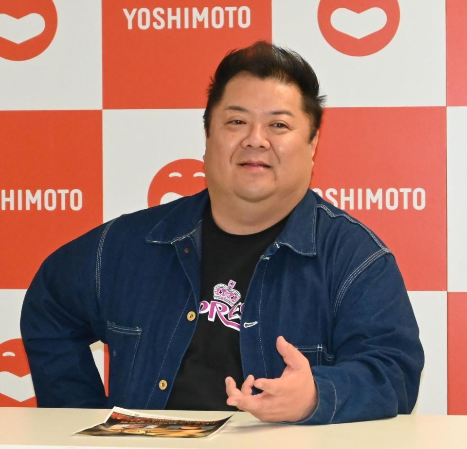 　ライブへの意気込みを語るブラックマヨネーズ・小杉竜一（撮影・高部洋祐）