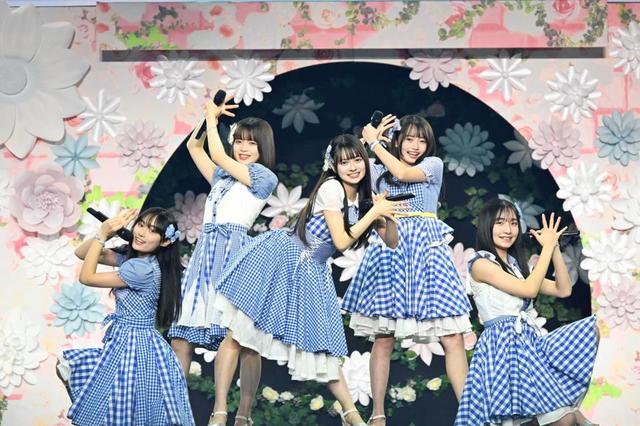 AKB48 第19期生の5人がサプライズお披露目で会場もどよめき 最
