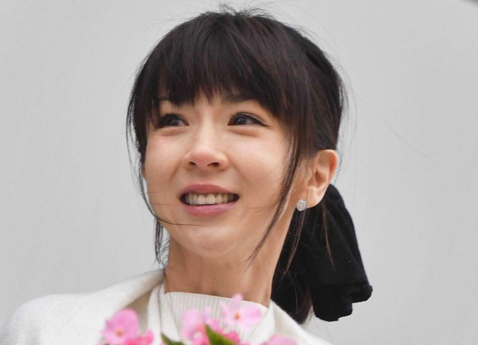 ほしのあき 親友・ＭＡＬＩＡらに誕生日祝われ美の競演 久々インスタで自撮り練習も/芸能/デイリースポーツ online