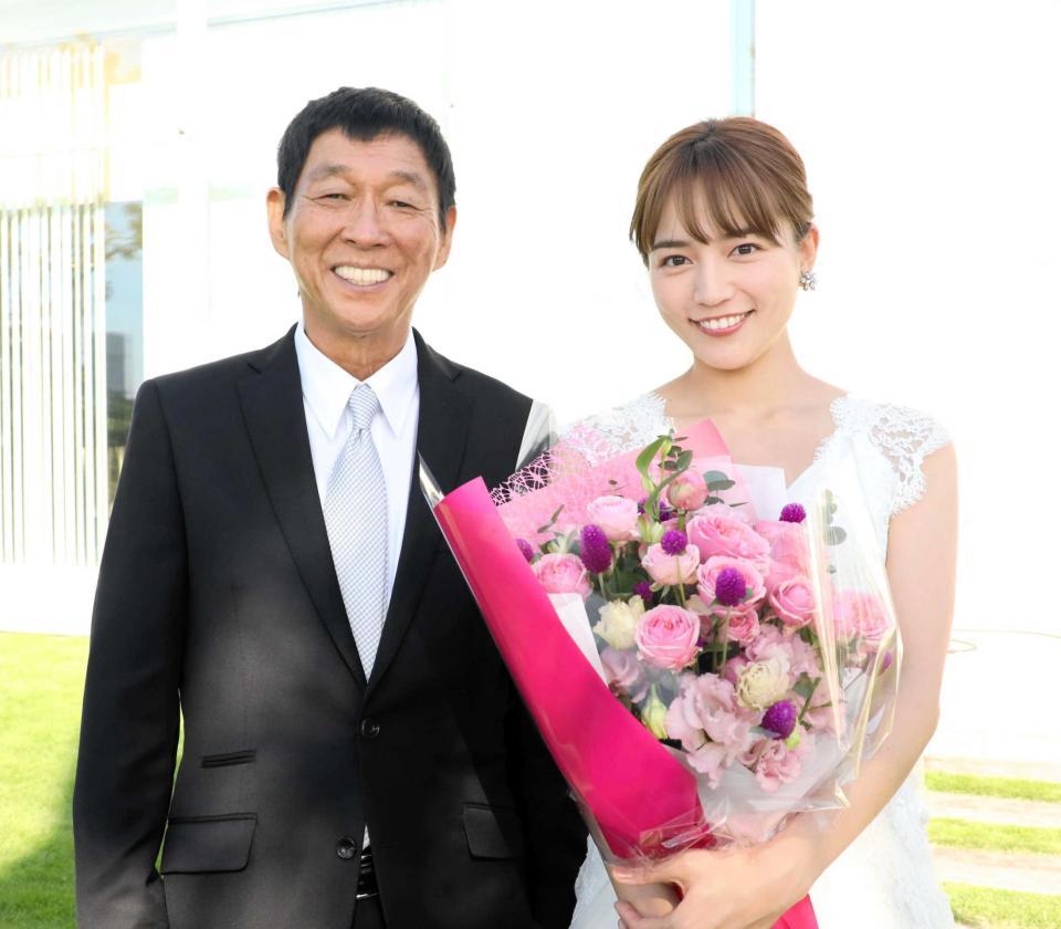 　親子役で共演した明石家さんま（左）と川口春奈　（Ｃ）フジテレビ
