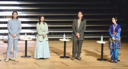 　（左から）町田啓太、吉高由里子、柄本佑、ファーストサマーウイカ