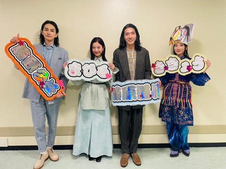 　ファンミーティングに出席した（左から）町田啓太、吉高由里子、柄本佑、ファーストサマーウイカ
