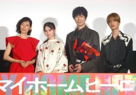 　（左から）木村多江、齋藤飛鳥、佐々木蔵之介、高橋恭平