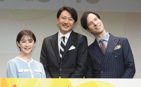 　報道番組「Ｌｉｖｅ　Ｎｅｗｓ　イット！」でメインキャスターを務める青井実アナ。左は宮司愛海アナ、右はパトリック・ハーラン（撮影・堀内翔）