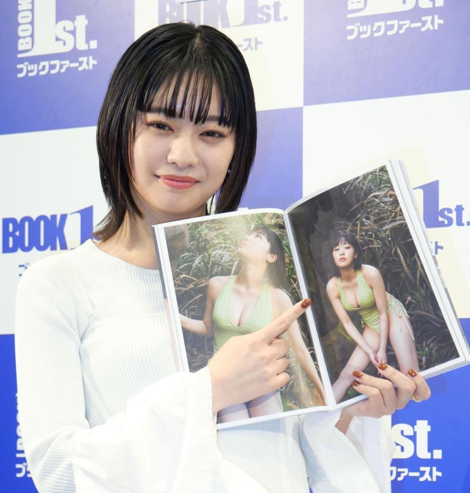 　お気に入りカットを披露する吉柳咲良