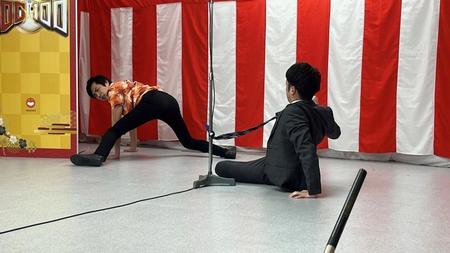 　２位に輝いた「鉄人小町」。住友（左）と小佐一季