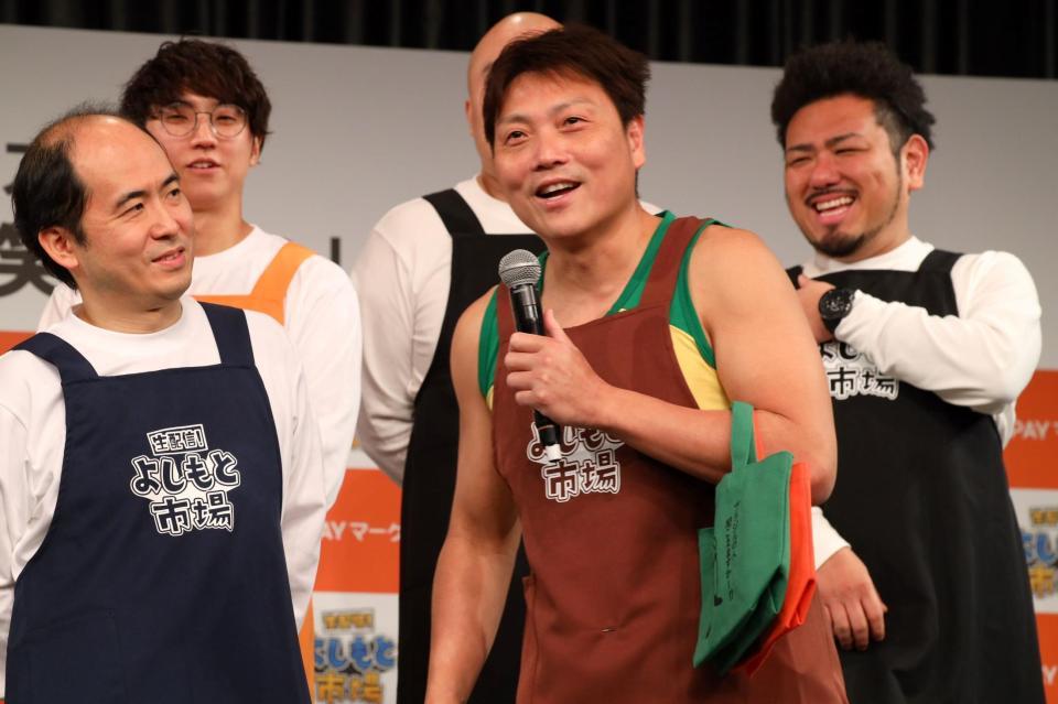 　イベントに出席した（前列左から）斎藤司、八木真澄ら
