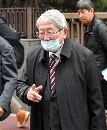 　裁判所から引き揚げる喜田村洋一弁護士
