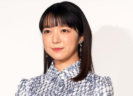 上白石萌音２６歳で明大卒業を報告「もう卒業できないかもしれない…幸せな学問の日々」妹の萌歌も祝福