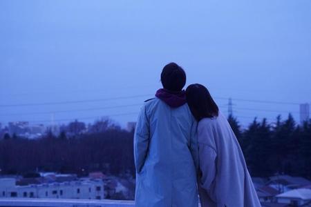 　「ブルーモーメント」で山下智久演じる主人公の婚約者を演じる本田翼（右）