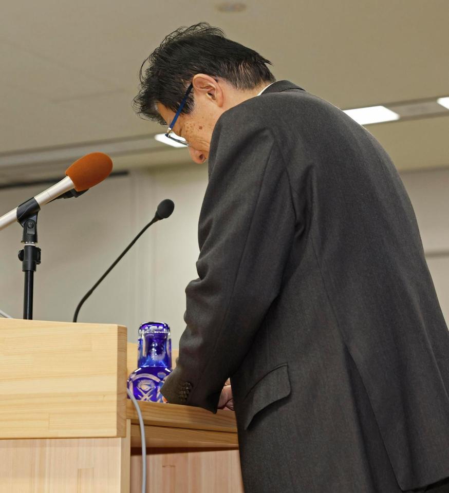 　記者会見で、静岡県の新規採用職員への訓示での発言について謝罪する川勝平太知事