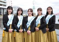 　「第５５期サンテレビガールズ」としてデビューする（左から）宮内愛子、安田りか、當谷理穂、嶋崎るり葉、山川結子（撮影・坂部計介）