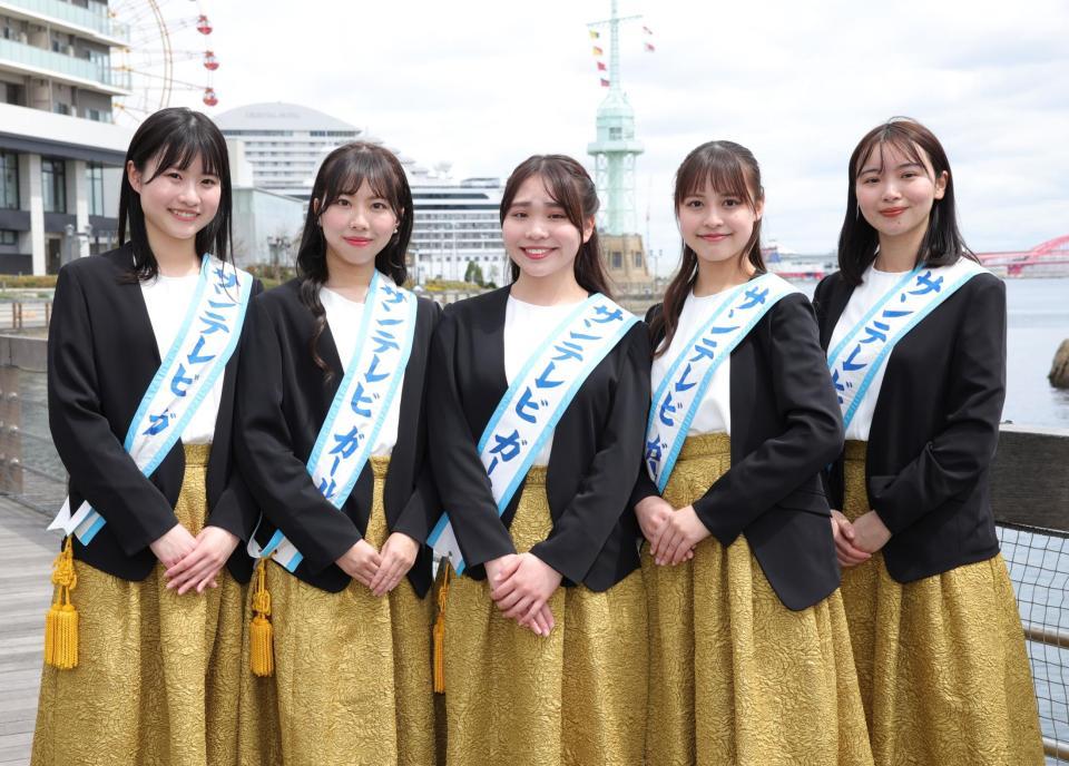 　「第５５期サンテレビガールズ」としてデビューする（左から）宮内愛子、安田りか、當谷理穂、嶋崎るり葉、山川結子（撮影・坂部計介）