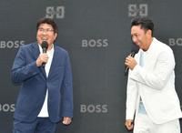 　イベントでトークを繰り広げる（左から）石橋貴明と川崎宗則氏（撮影・持木克友）