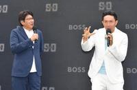 　イベントでトークを繰り広げる（左から）石橋貴明と川崎宗則氏（撮影・持木克友）