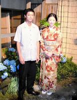 　松雪泰子と池内博之＝２００３年６月