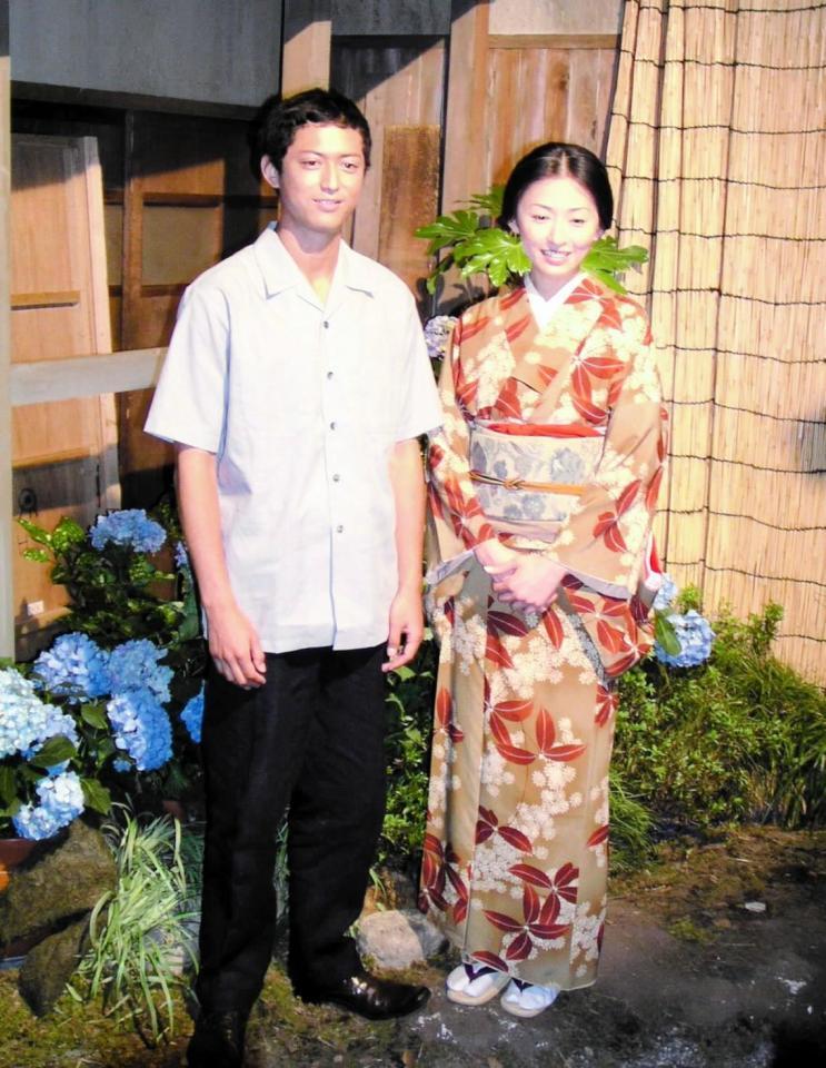 　松雪泰子と池内博之＝２００３年６月