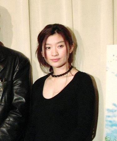 　篠原涼子＝２００３年１１月撮影