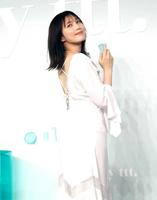 　美背中を見せる本田翼