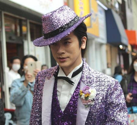 　商店街を歩いてデビューイベントに登場した一之森大湖