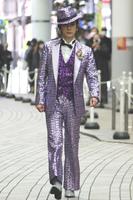 　商店街を歩いて登場した一之森大湖