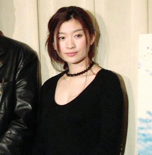 　篠原涼子＝２００３年１１月撮影