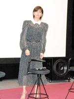 　ドラマ「燕は戻ってこない」の会見に登場した内田有紀