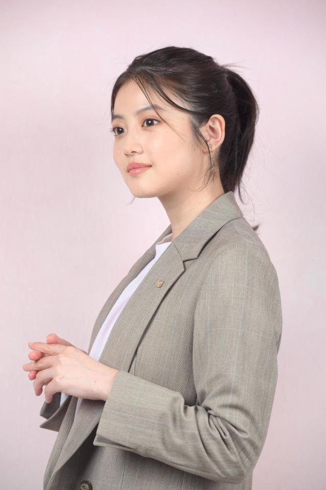 　リラックスした表情を見せる今田美桜（撮影・堀内翔）