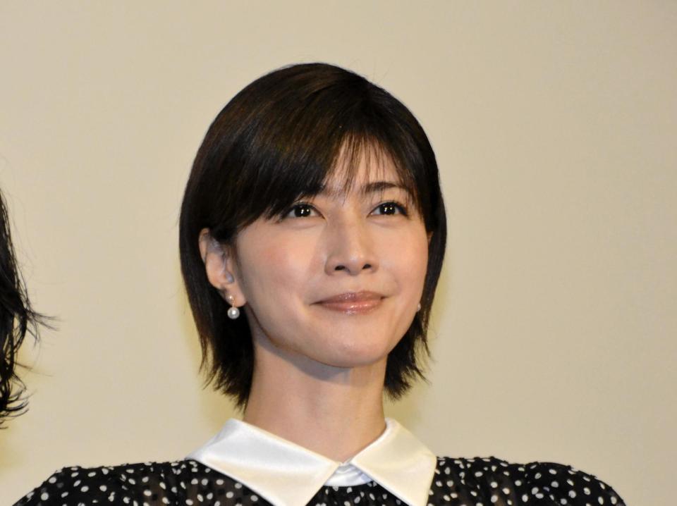 　ドラマ「燕は戻ってこない」の会見に登場した内田有紀