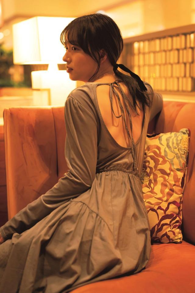 　阿部華也子アナウンサーの２ｎｄ写真集「華」©唐木貴央／小学館