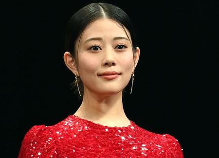 高畑充希　ティファニーブルー着こなしに有村架純も絶賛「可愛い！！」→「可愛い人に褒められた」ファンも「ティンカーベル」