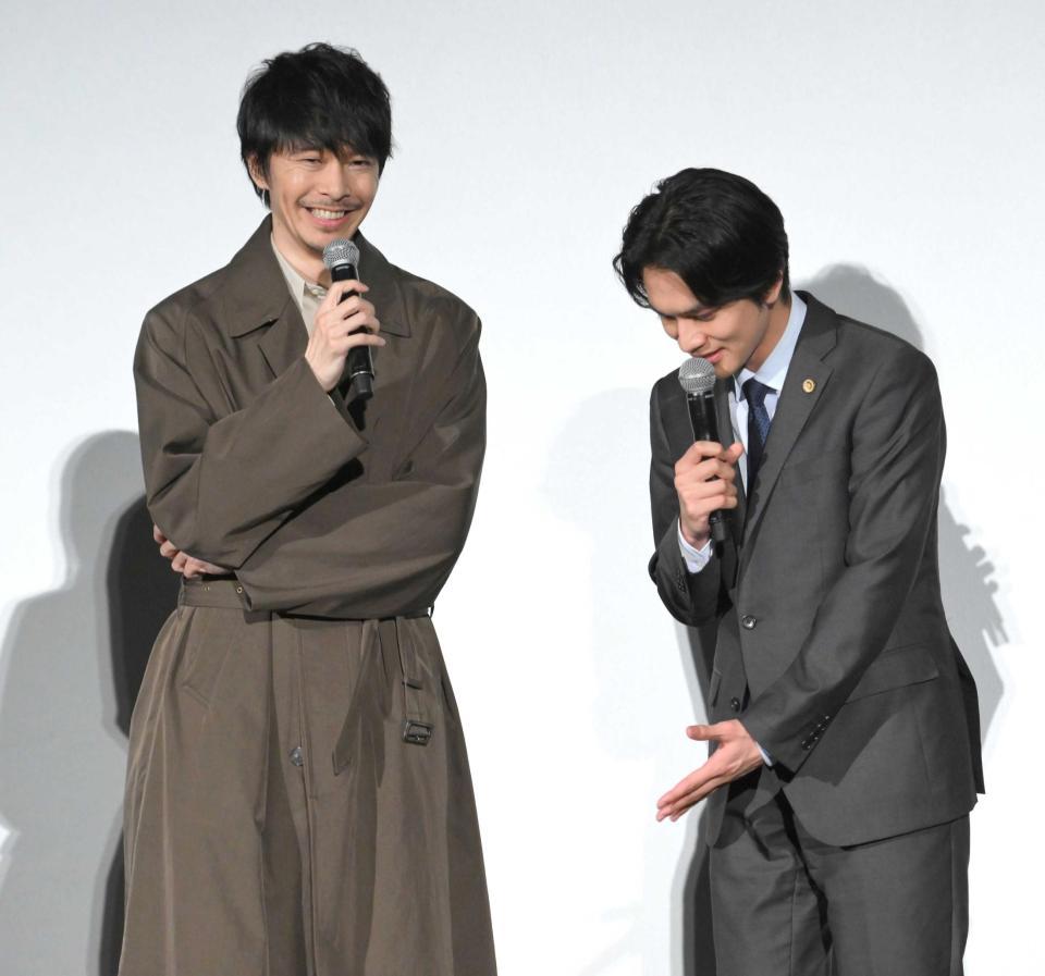 　トークで盛り上がる長谷川博己（左）と北村匠海（撮影・伊藤笙子）