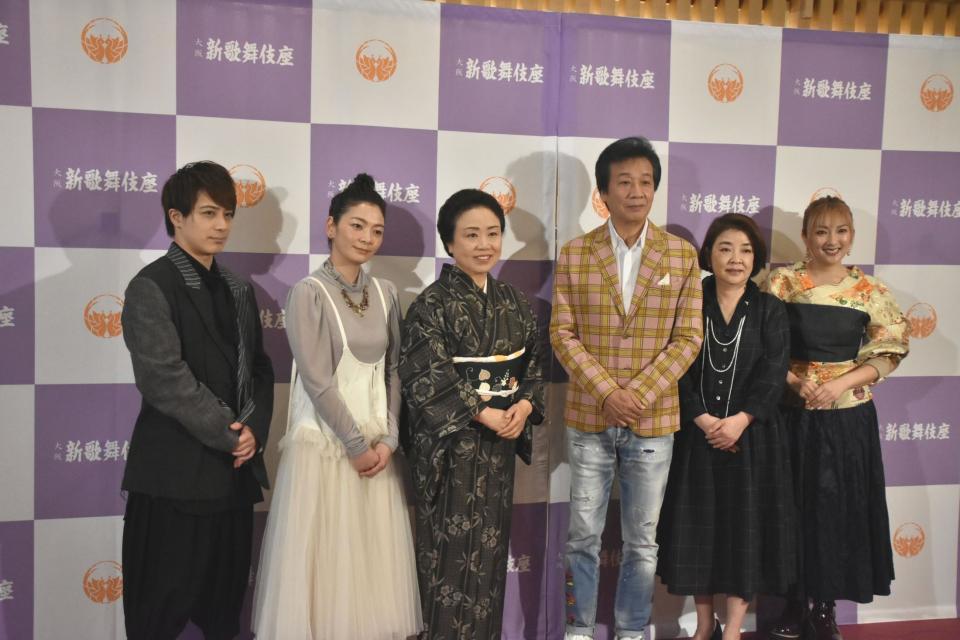 　舞台製作発表に登場した（左から）米原幸佑、田畑智子、藤山直美、前川清、岸本加世子、山田まりや