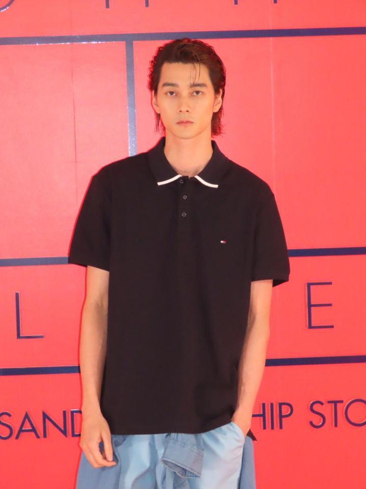 　イベントに出席した栁俊太郎