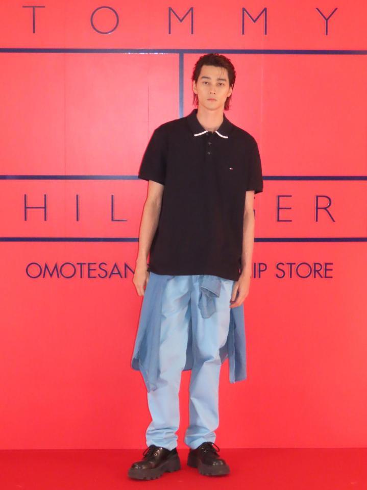 　イベントに出席した栁俊太郎