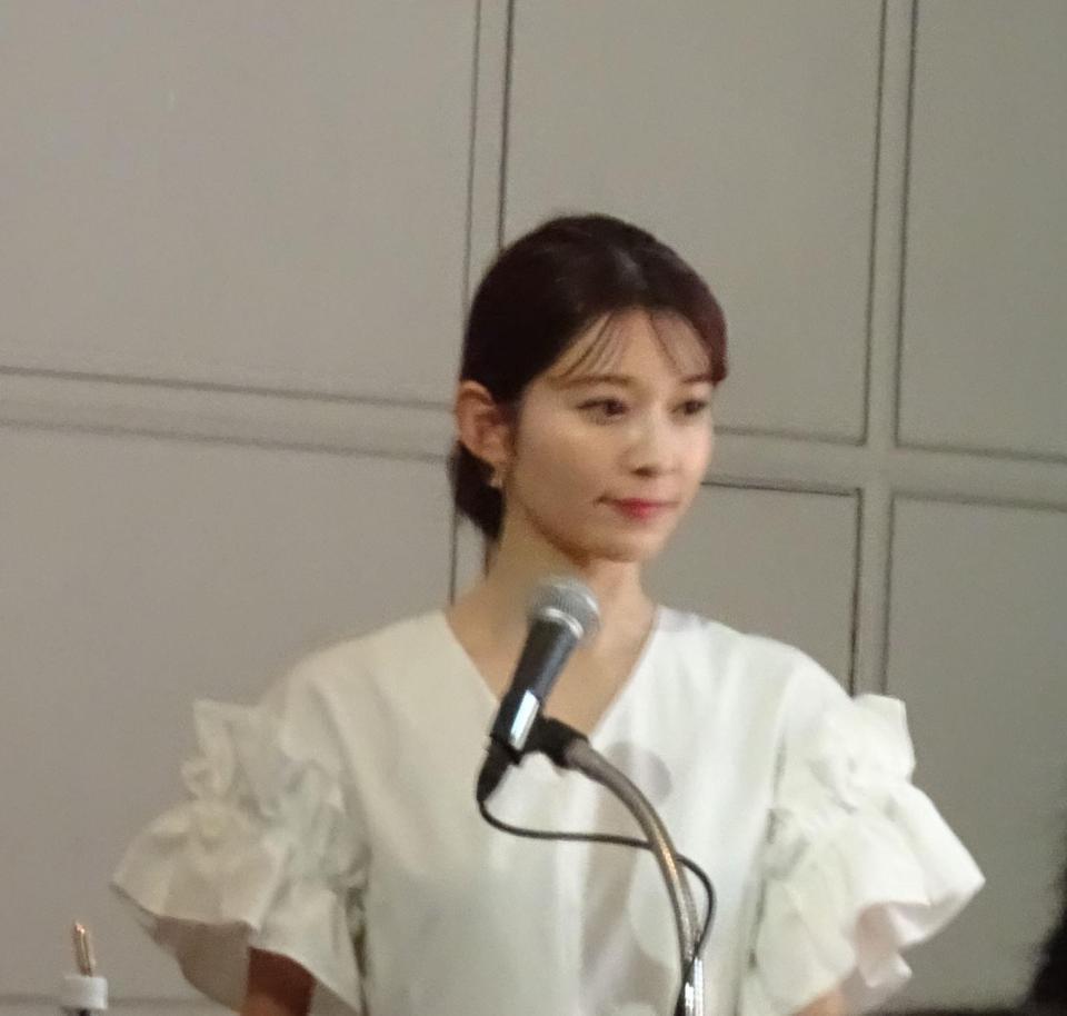 　イベントで司会を務めたフリーアナウンサー・山本里菜
