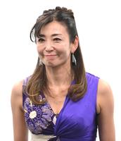 　目に涙を溜めながら取材に応じた中島史恵（撮影・堀内翔）