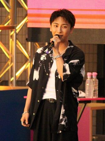 　「東京レインボープライド２０２４」のトークショーに登場したＡＡＡ・與真司郎