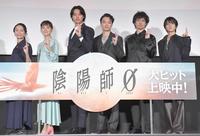 　（左から）佐藤嗣麻子監督、奈緒、山﨑賢人、染谷将太、安藤政信、板垣李光人